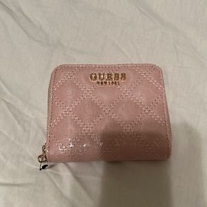 Guess vallet size small
